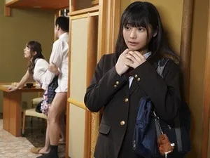 Búp bê mới lớn cướp anh xã của mẹ