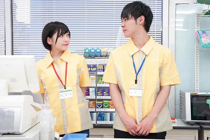 Bí mật lén lút người chồng khi đi làm thêm ở cửa hàng tiện lợi